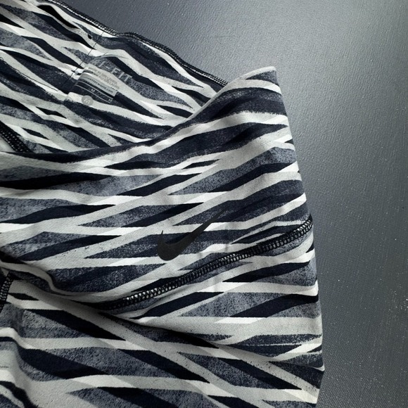 Nike Dri-Fit Capri Leggings Women's Medium Black White Zebra Print Stretch Gym - Picture 4 of 10